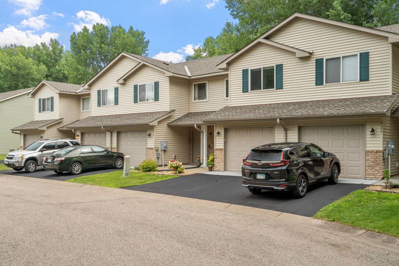 6279 13th St N, Oakdale, MN 55128
