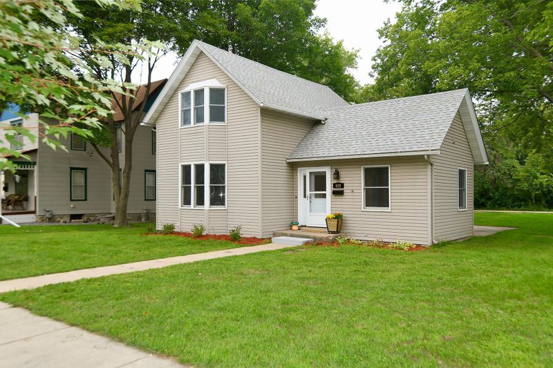 620 2nd St NW, Faribault, MN 55021