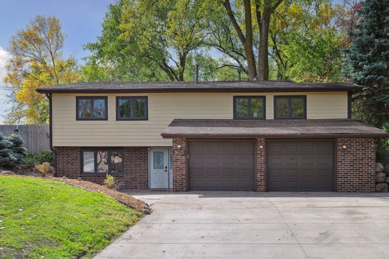9625 27th Ave N, Plymouth, MN 55441