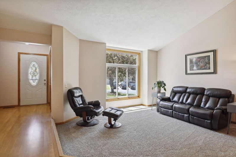 839 Ventnor Ave, Eagan, MN 55123