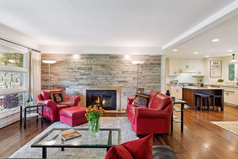 601 Drillane Rd, Hopkins, MN 55305