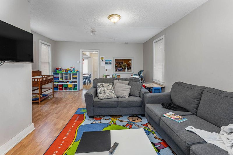 660 Thomas Ave, Saint Paul, MN 55104