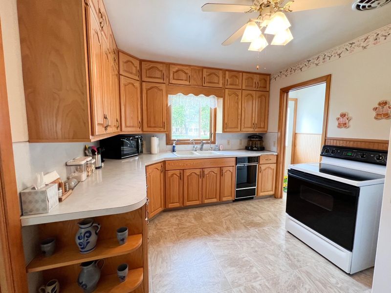 735 9th Ave, Worthington, MN 56187