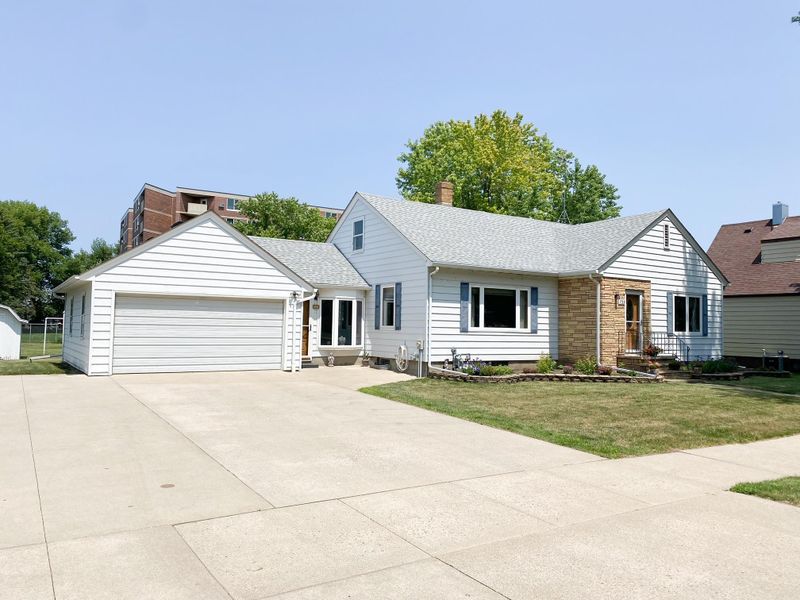 735 9th Ave, Worthington, MN 56187