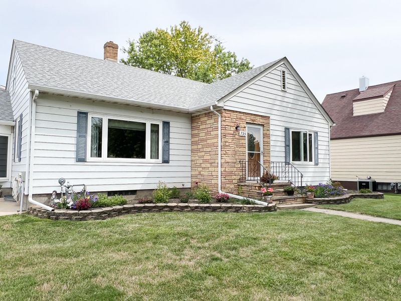 735 9th Ave, Worthington, MN 56187