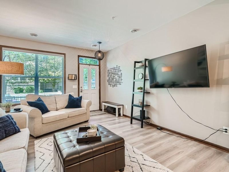 1826 Colonial Ln #7, Chanhassen, MN 55317