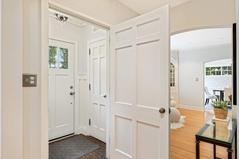 1925 E River Pw, Minneapolis, MN 55414