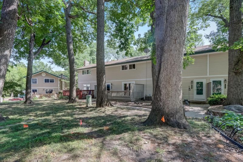 2722 Upland Ct, Plymouth, MN 55447