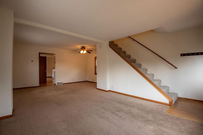965 6th St E, Saint Paul, MN 55106