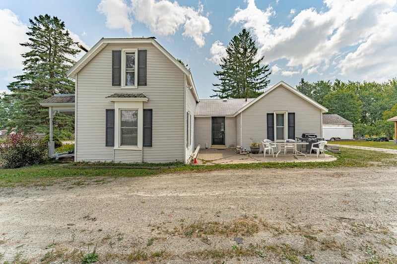 38 E Veterans Memorial Hw, Kasson, MN 55944