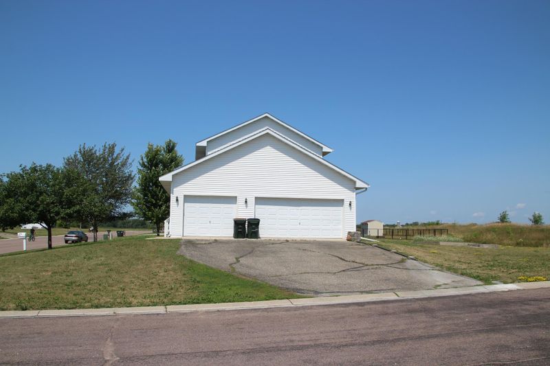 110 Shire Rd N, Watkins, MN 55389