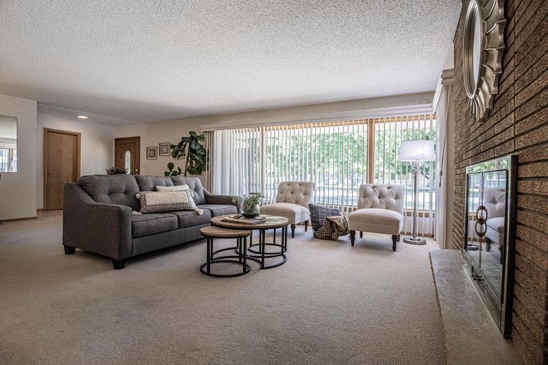 4548 Abbott Ave N, Robbinsdale, MN 55422