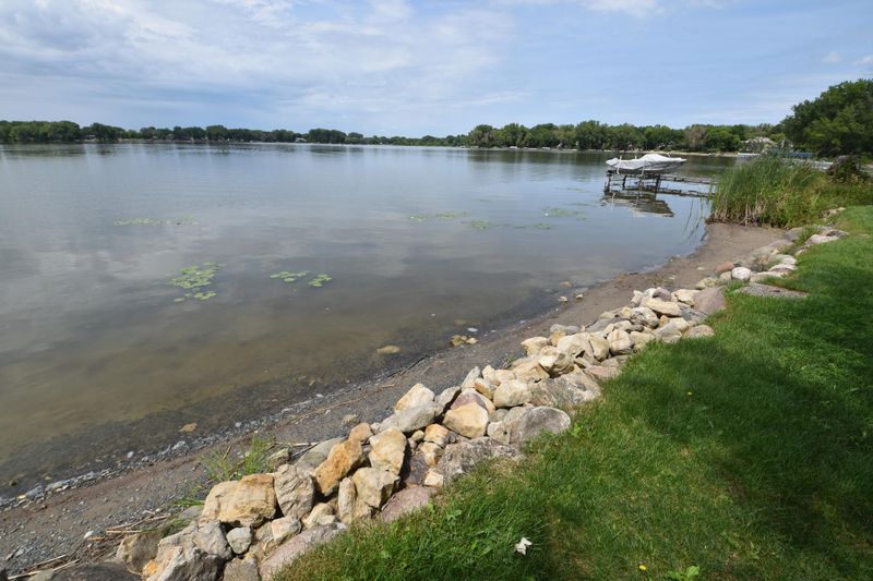 6789 E Shadow Lake Dr, Lino Lakes, MN 55014