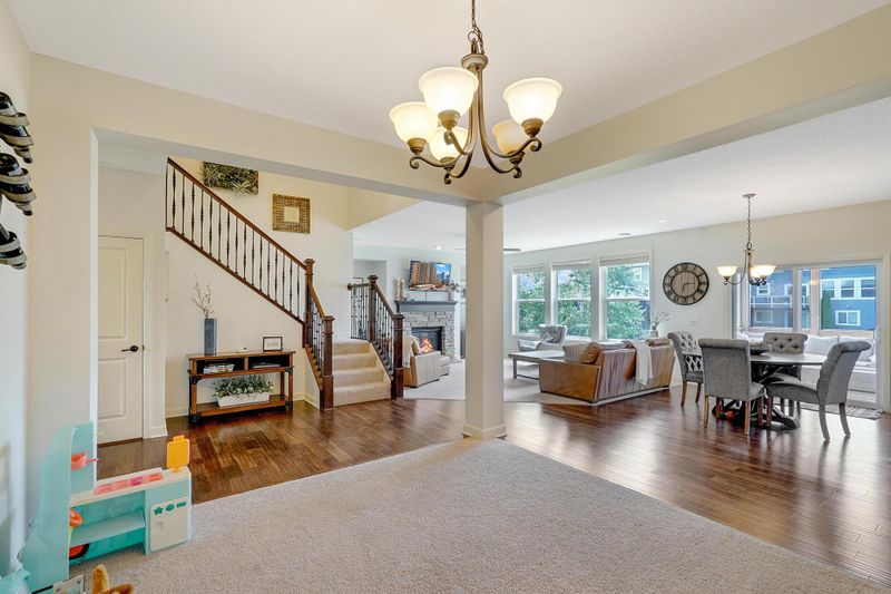 8818 Bellevue Ct, Chanhassen, MN 55317