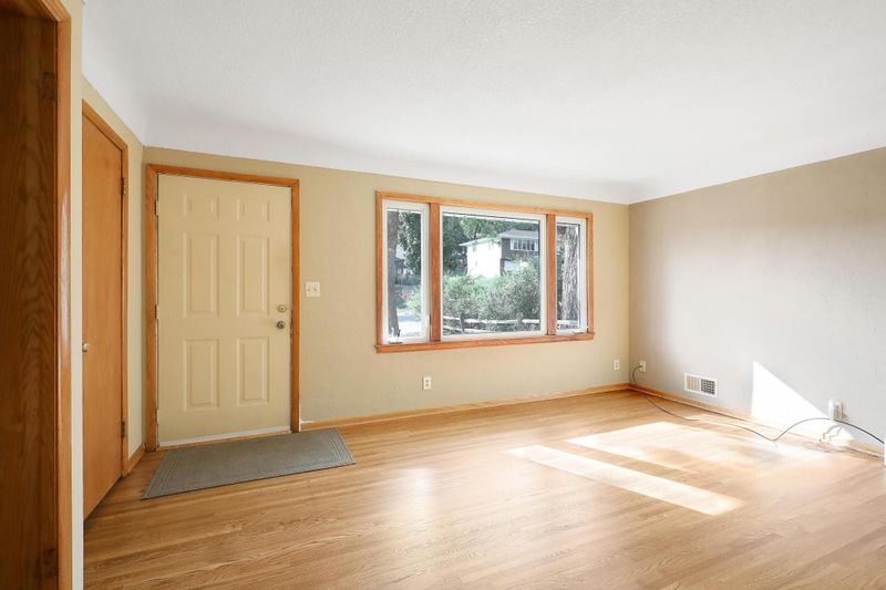 139 17th Ave S, South Saint Paul, MN 55075