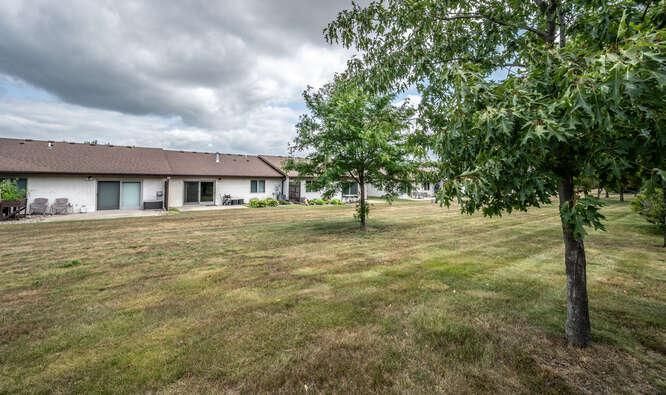 2122 Vierling Dr E, Shakopee, MN 55379