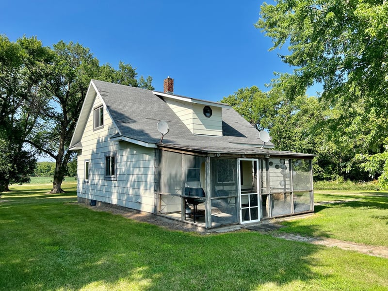 85173 320th St, Clinton, MN 56225