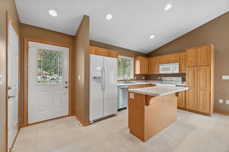 437 Cedarwood Ct, Waite Park, MN 56387