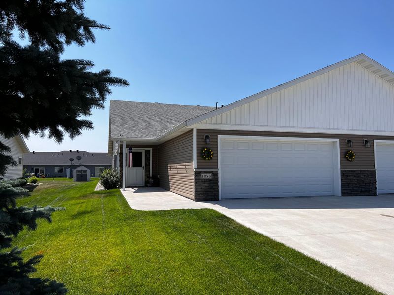 1885 Longview Dr, Detroit Lakes, MN 56501