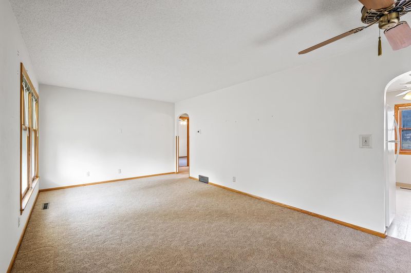 2081 Ivy Ave E, Saint Paul, MN 55119