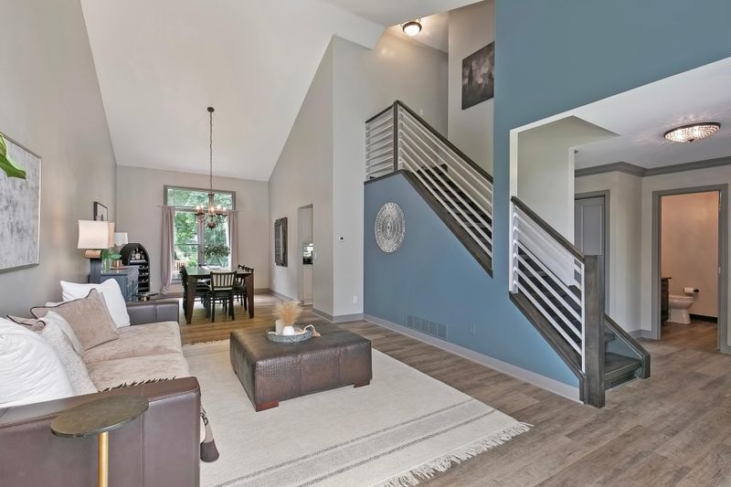 17297 Bainbridge Dr, Eden Prairie, MN 55347