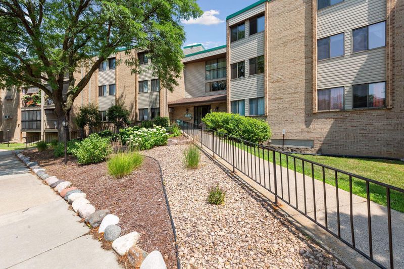 1855 Silver Bell Rd #215, Eagan, MN 55122