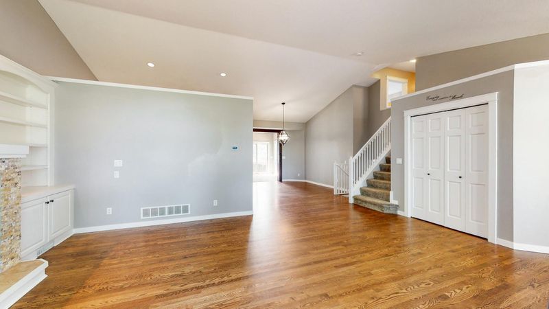 897 Pioneer Trl SE, Cambridge, MN 55008