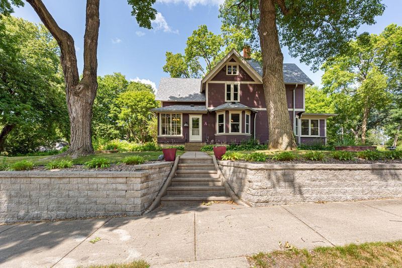 525 5th St NE, Faribault, MN 55021