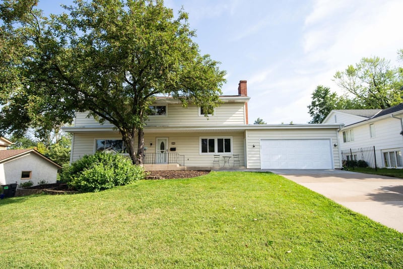 3201 Hilldale Ave NE, Saint Anthony, MN 55418
