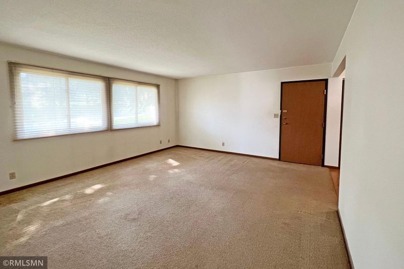 301 Hoffman St W #202, Cannon Falls, MN 55009