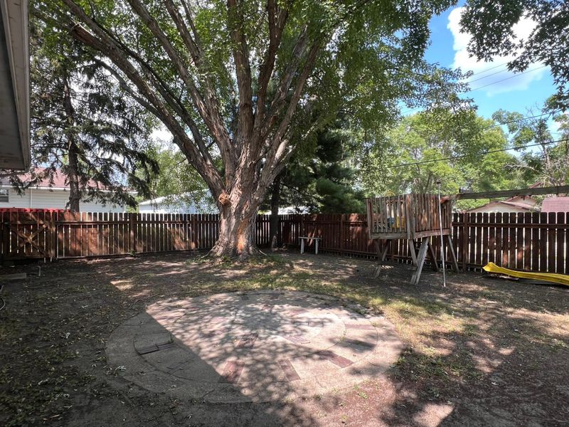 720 4th St NE, Staples, MN 56479