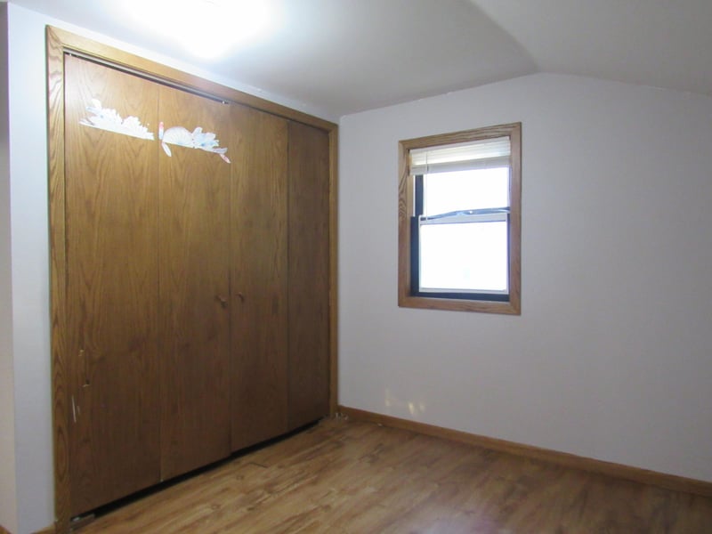206 4th St NE, Fulda, MN 56131
