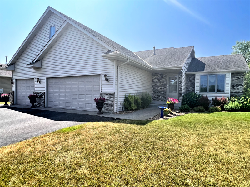 5391 128th St N, Hugo, MN 55038