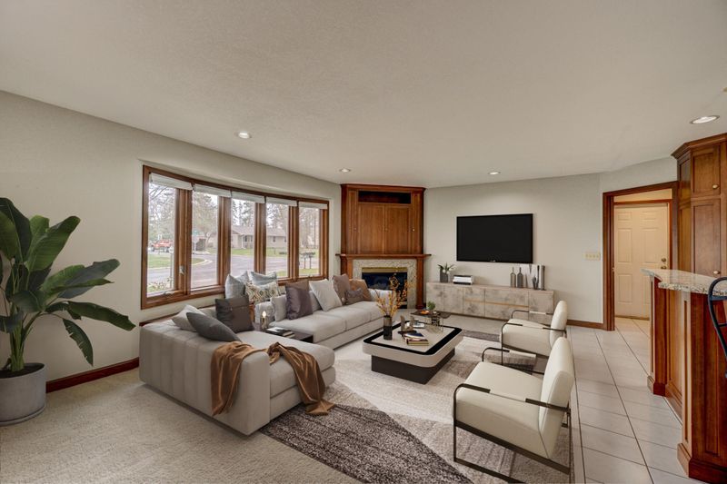 902 Cheri Ln, Mendota Heights, MN 55120