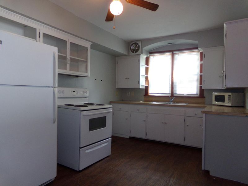 214 W 10th St, Fairmont, MN 56031