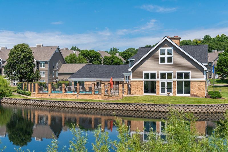 6050 Chasewood Pw #1, Minnetonka, MN 55343