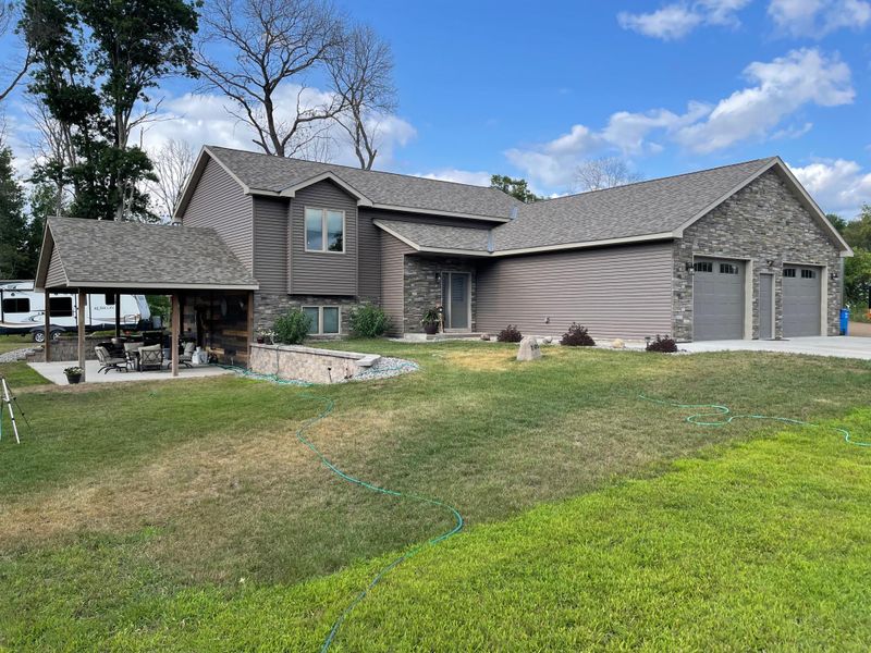 2033 316th Ln NW, Cambridge, MN 55008