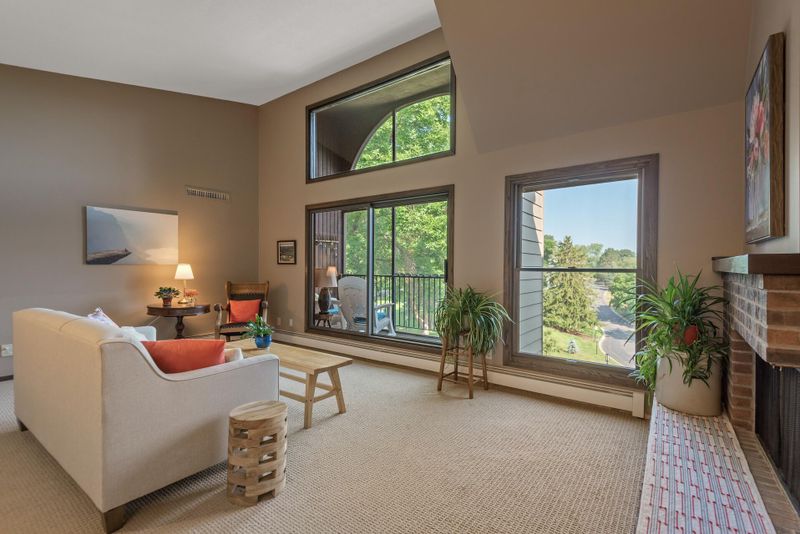 9550 Collegeview Rd #320, Bloomington, MN 55437