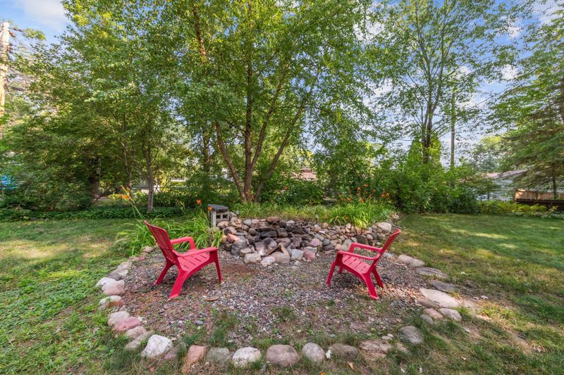 2122 Oakridge Rd, Stillwater, MN 55082