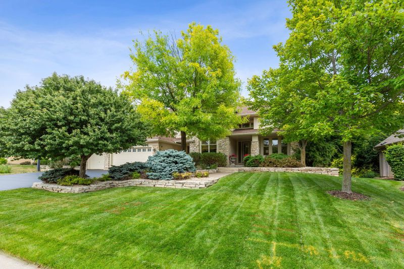 18312 Overland Trl, Eden Prairie, MN 55347