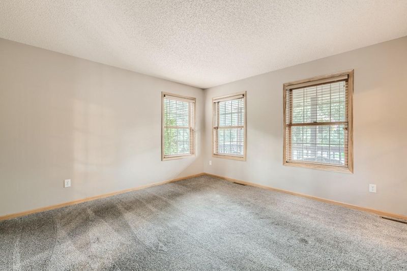 22600 Starlite Ct, Rogers, MN 55374