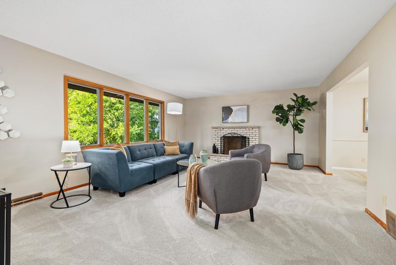 5935 Seamans Dr, Excelsior, MN 55331