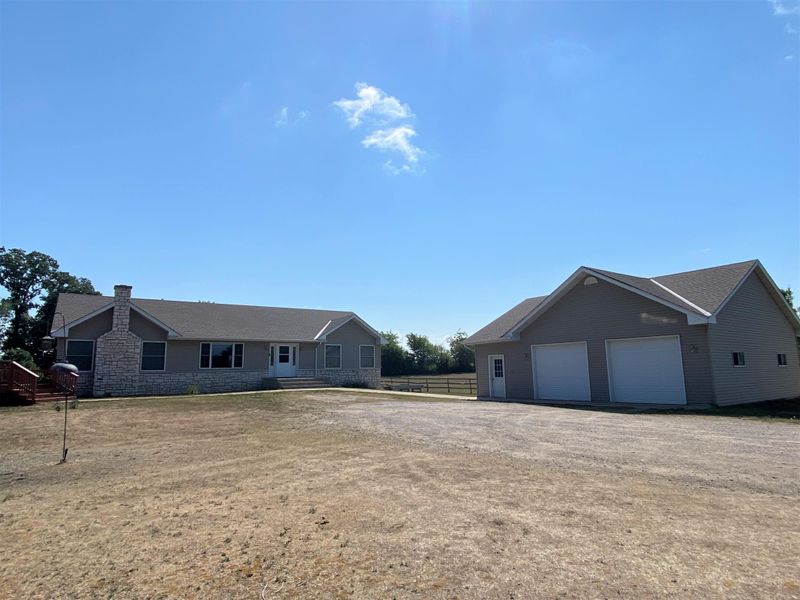7230 Davenport Rd, Princeton, MN 55371