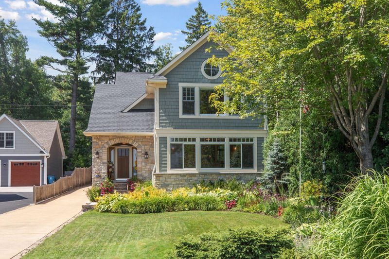5291 W Bald Eagle Blvd, White Bear Lake, MN 55110
