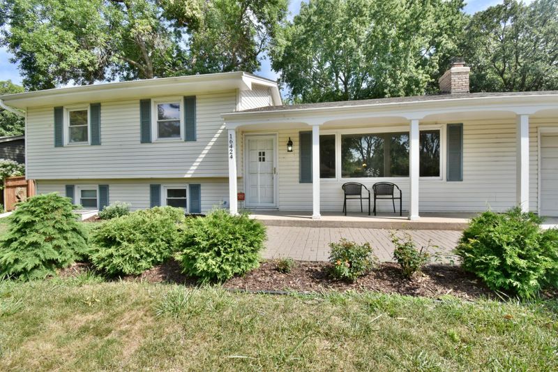 16424 Temple Dr, Minnetonka, MN 55345