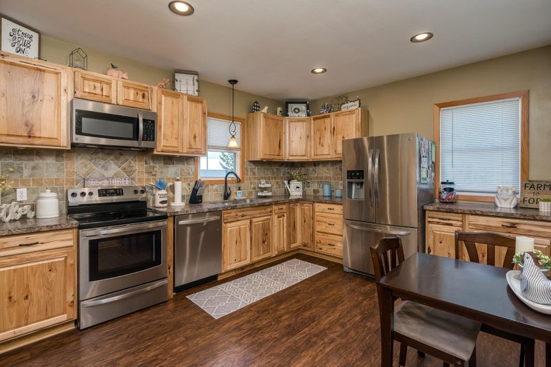 431 10th St, Lafayette, MN 56054