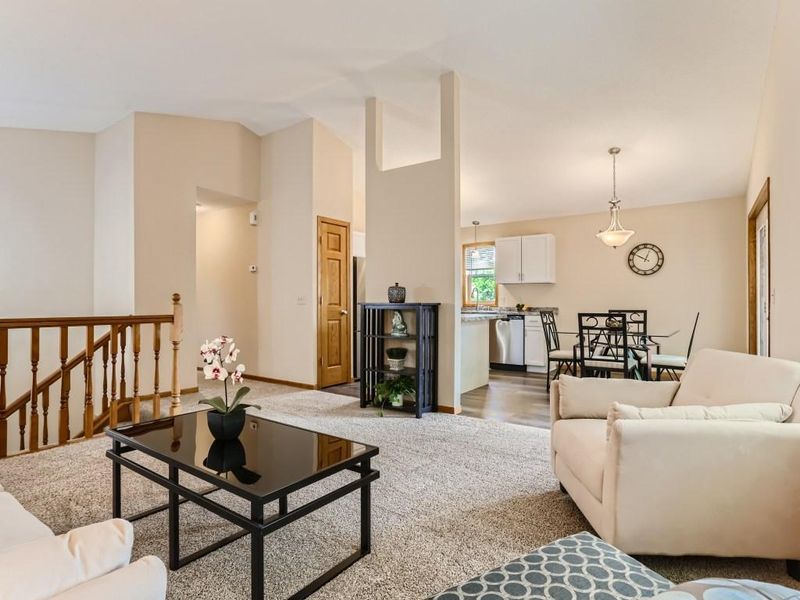 12959 Eagle Bluff Dr, Burnsville, MN 55337