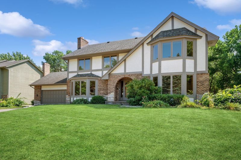 4909 W 93rd St, Bloomington, MN 55437