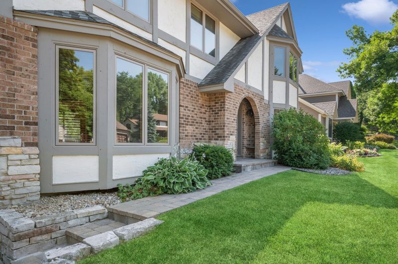 4909 W 93rd St, Bloomington, MN 55437
