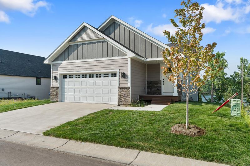 233 Mccarrons Pl W, Roseville, MN 55113